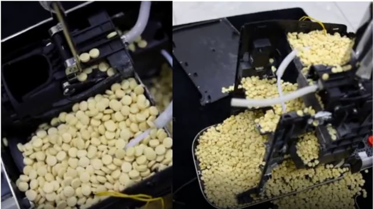 തപാല് വഴിയെത്തിയത് വന് മയക്കുമരുന്ന് ശേഖരം; 25,000 ലഹരി ഗുളികകള് പിടികൂടി തപാല് വഴിയെത്തിയത് വന് മയക്കുമരുന്ന് ശേഖരം; 25,000 ലഹരി ഗുളികകള് പിടികൂടി