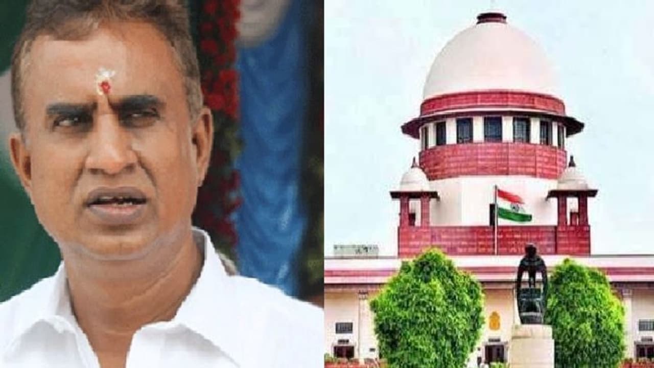 எஸ்.பி.வேலுமணி டெண்டர் முறைகேடு வழக்கு விவகாரம்... உயர்நீதிமன்றம் மீது உச்சநீதிமன்றம் அதிருப்தி!! எஸ்.பி.வேலுமணி டெண்டர் முறைகேடு வழக்கு விவகாரம்... உயர்நீதிமன்றம் மீது உச்சநீதிமன்றம் அதிருப்தி!!