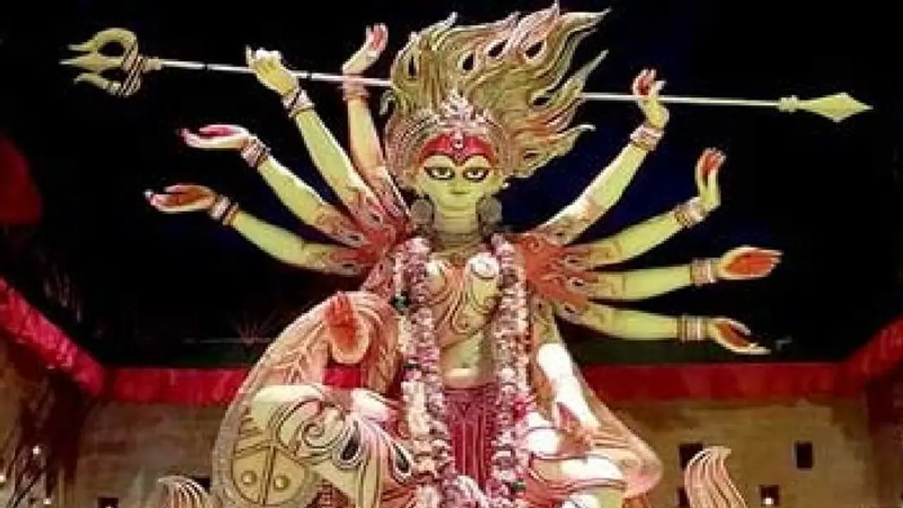 তিব্বতের ‘তোরমা’ র আদলে তেলেঙ্গাবাগানের দুর্গাপুজোর মণ্ডপ, আবহ সুর বুনেছেন বাংলার বিখ্যাত গায়ক সিধু তিব্বতের ‘তোরমা’ র আদলে তেলেঙ্গাবাগানের দুর্গাপুজোর মণ্ডপ, আবহ সুর বুনেছেন বাংলার বিখ্যাত গায়ক সিধু