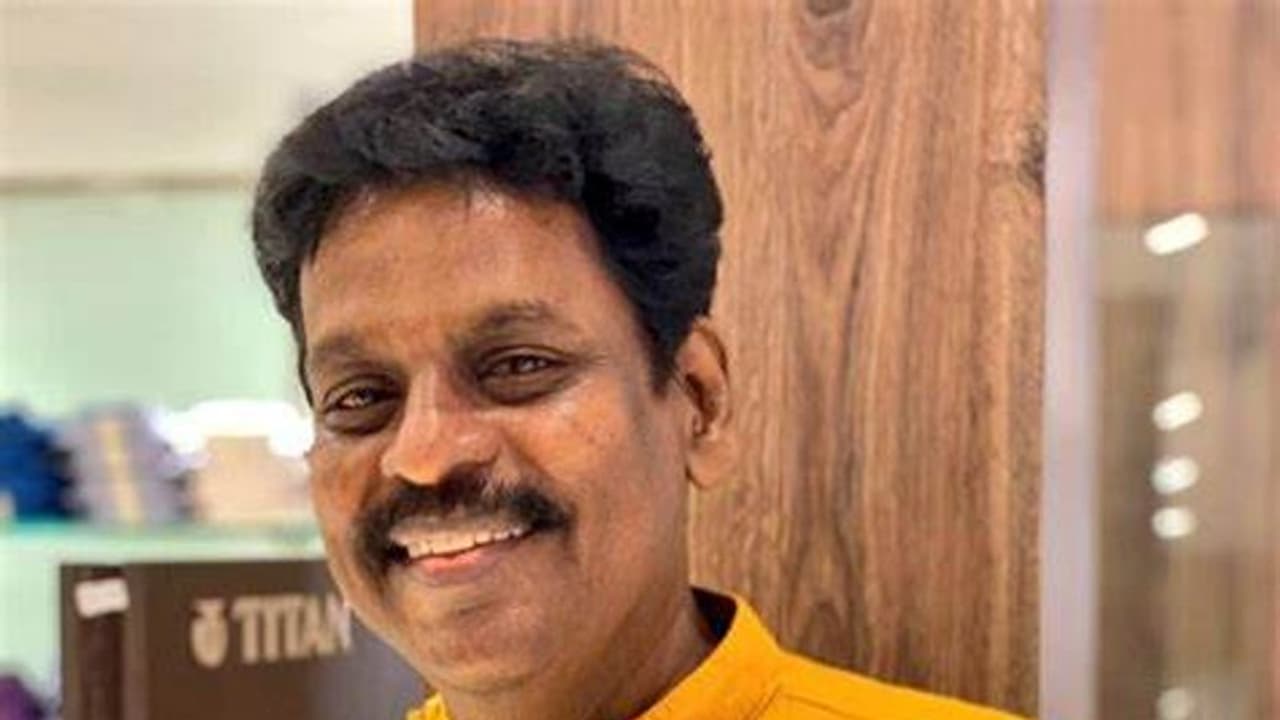 Breaking:அதிர்ச்சி... கவிஞர் கபிலனின் மகள் தூரிகை தூக்கிட்டு தற்கொலை! Breaking:அதிர்ச்சி... கவிஞர் கபிலனின் மகள் தூரிகை தூக்கிட்டு தற்கொலை!