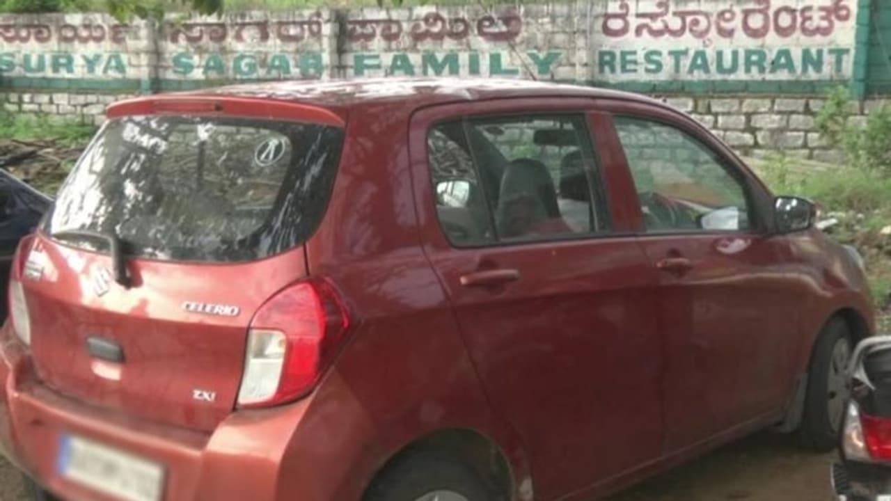 ರೆಸ್ಟೋರೆಂಟ್ ಮಾಲೀಕನ ಕಾರು ಅಡ್ಡಗಟ್ಟಿ ದರೋಡೆ: 3 ಲಕ್ಷ ಕಿತ್ಕೊಂಡು 50 ಲಕ್ಷಕ್ಕೆ ಡಿಮ್ಯಾಂಡ್ ರೆಸ್ಟೋರೆಂಟ್ ಮಾಲೀಕನ ಕಾರು ಅಡ್ಡಗಟ್ಟಿ ದರೋಡೆ: 3 ಲಕ್ಷ ಕಿತ್ಕೊಂಡು 50 ಲಕ್ಷಕ್ಕೆ ಡಿಮ್ಯಾಂಡ್