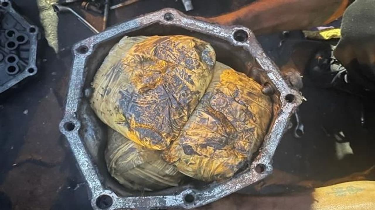 হেরোইন চোরাচালান ঠেকাতে ডিআরআই এর বিশেষ অভিযান, শুরু হল ‘গিয়ার বক্স’ হেরোইন চোরাচালান ঠেকাতে ডিআরআই এর বিশেষ অভিযান, শুরু হল ‘গিয়ার বক্স’