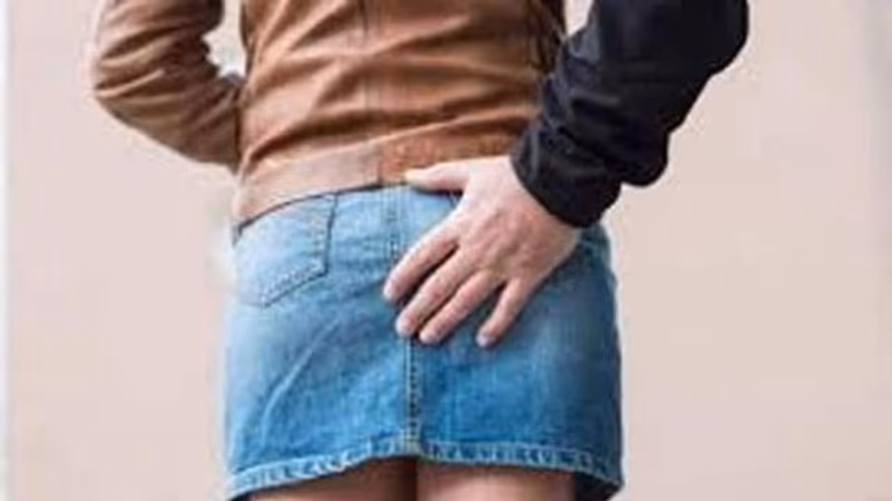 ஆண்டிகளின் பின்புறத்தை தட்டி ரசித்த இளைஞர்.. இளம்பெண்ணிடம் சில்மிஷம் செய்த போது வசமாக சிக்கி சின்னாபின்னம்..! ஆண்டிகளின் பின்புறத்தை தட்டி ரசித்த இளைஞர்.. இளம்பெண்ணிடம் சில்மிஷம் செய்த போது வசமாக சிக்கி சின்னாபின்னம்..!