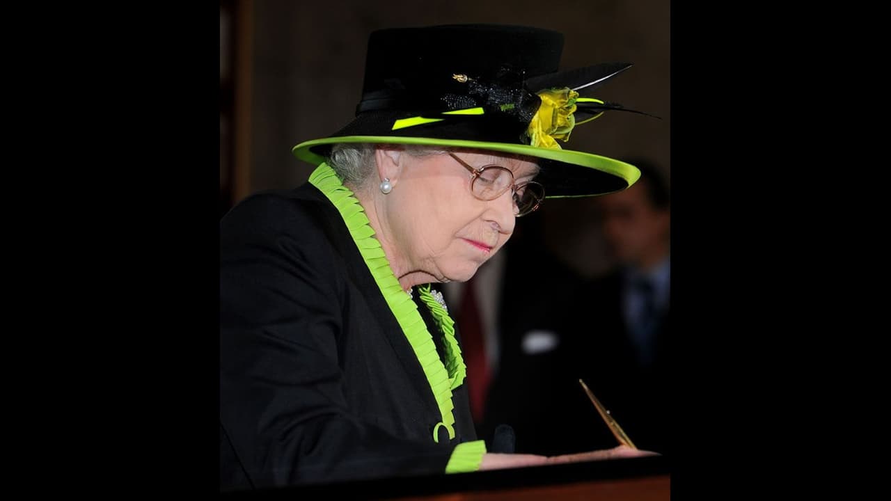 UFC 279: Fans boo The Queen's tribute ahead of Nate Diaz vs Tony Ferguson clash (WATCH)