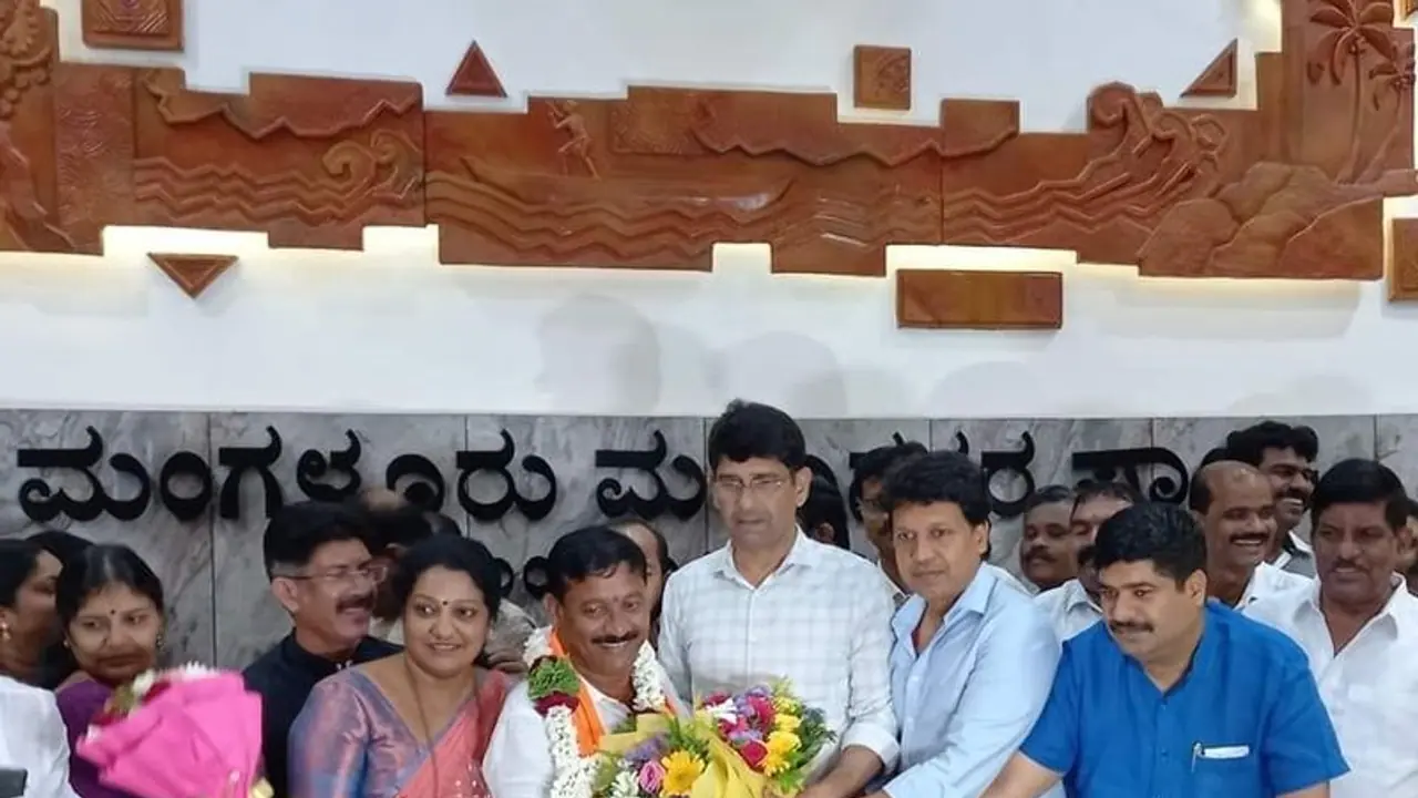 ಮಂಗ್ಳೂರು ಪಾಲಿಕೆಗೆ ಬಿಜೆಪಿಯ ಜಯಾನಂದ್ ಮೇಯರ್, ಪೂರ್ಣಿಮಾ ಉಪ ಮೇಯರ್ ಮಂಗ್ಳೂರು ಪಾಲಿಕೆಗೆ ಬಿಜೆಪಿಯ ಜಯಾನಂದ್ ಮೇಯರ್, ಪೂರ್ಣಿಮಾ ಉಪ ಮೇಯರ್