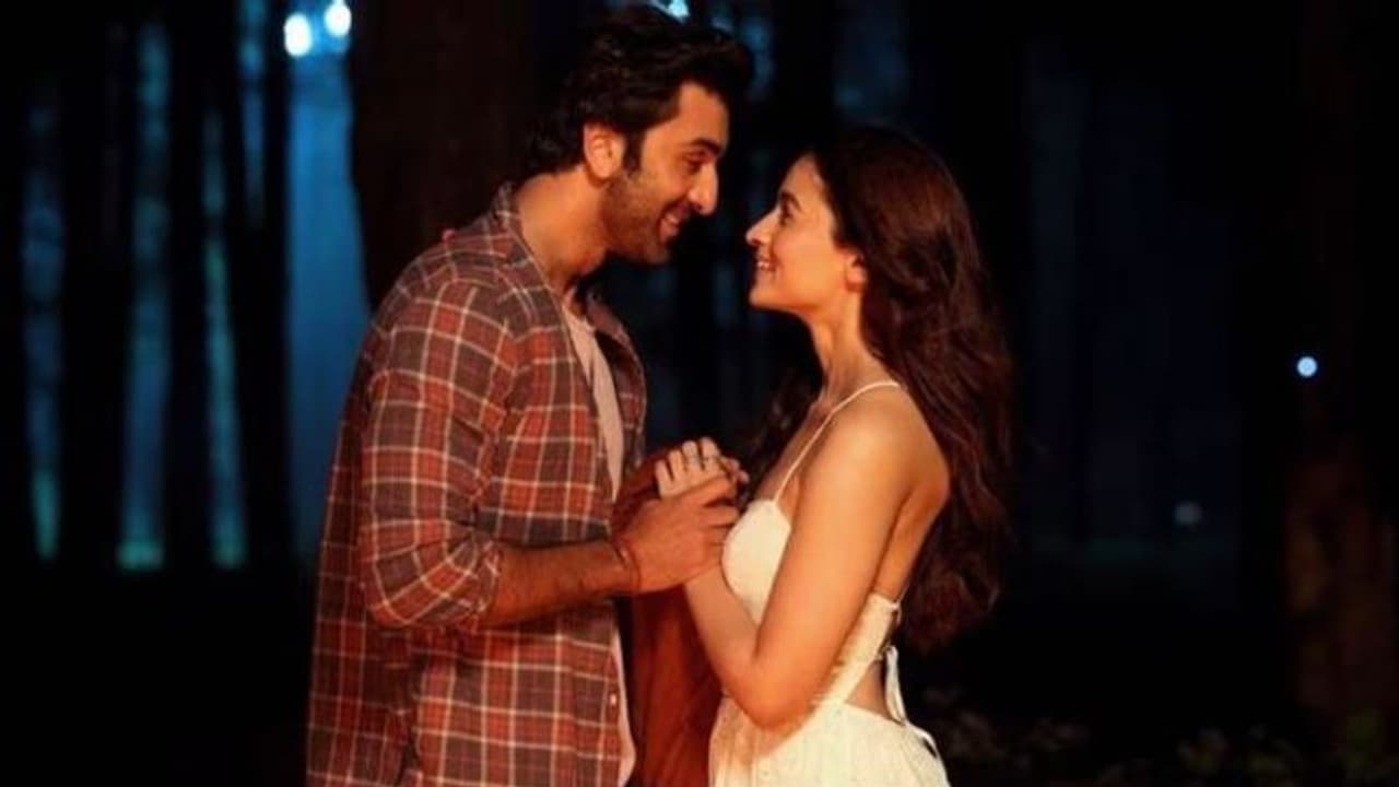 ১০০ কোটির ক্লাবে ঢুকে পড়ল রণবীর আলিয়ার'ব্রহ্মাস্ত্র' তৃতীয় দিনের বক্স অফিস কালেকশন কত ? ১০০ কোটির ক্লাবে ঢুকে পড়ল রণবীর আলিয়ার'ব্রহ্মাস্ত্র' তৃতীয় দিনের বক্স অফিস কালেকশন কত ?