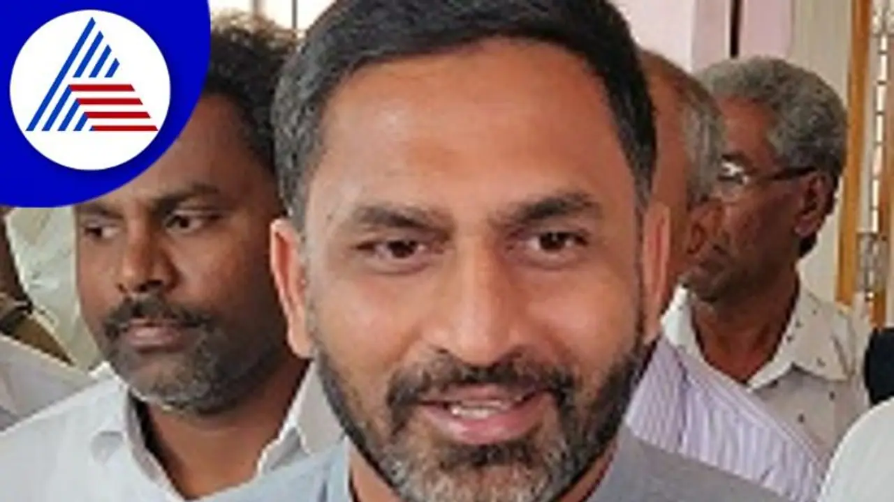 ಗಾಲ್ಪ್ ಮೈದಾನದ ಹೆಸರಲ್ಲಿ ರೈತರ ಭೂಮಿ ಹೊಡೆಯುವ ಸಂಚು; ಶಾಸಕ ಪ್ರೀತಂ ಗೌಡ ಗಾಲ್ಪ್ ಮೈದಾನದ ಹೆಸರಲ್ಲಿ ರೈತರ ಭೂಮಿ ಹೊಡೆಯುವ ಸಂಚು; ಶಾಸಕ ಪ್ರೀತಂ ಗೌಡ