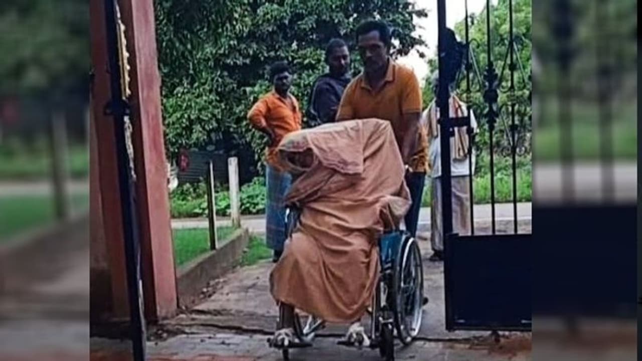 Tamil Nadu: ವ್ಹೀಲ್‌ಚೇರ್‌ನಲ್ಲಿ ಅಮ್ಮನ ಮೃತದೇಹ ತೆಗೆದುಕೊಂಡು ಹೋದ 60 ವರ್ಷದ ವ್ಯಕ್ತಿ 