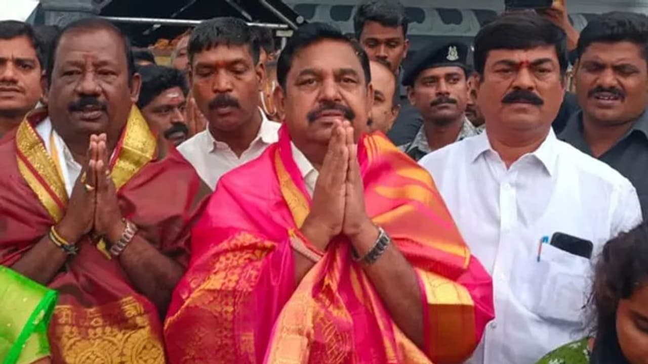 திமுக அமைச்சர்களை பொடி ஆழ்வாருடன் ஒப்பிடலாமா.. ஆழ்வார்க்கு இழிவு.. எடப்பாடியாரை எகிறி அடித்த ராமரவிக்குமார். திமுக அமைச்சர்களை பொடி ஆழ்வாருடன் ஒப்பிடலாமா.. ஆழ்வார்க்கு இழிவு.. எடப்பாடியாரை எகிறி அடித்த ராமரவிக்குமார்.