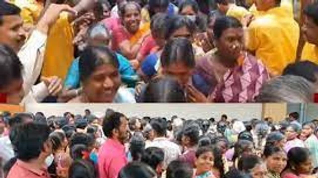 ”ஒரு ரூபாய்க்கு ஒரு புடவை”.. ஜவுளிக்கடையில் அலைமோதிய பெண்கள் கூட்டம்.. எங்கு தெரியுமா..? ”ஒரு ரூபாய்க்கு ஒரு புடவை”.. ஜவுளிக்கடையில் அலைமோதிய பெண்கள் கூட்டம்.. எங்கு தெரியுமா..?