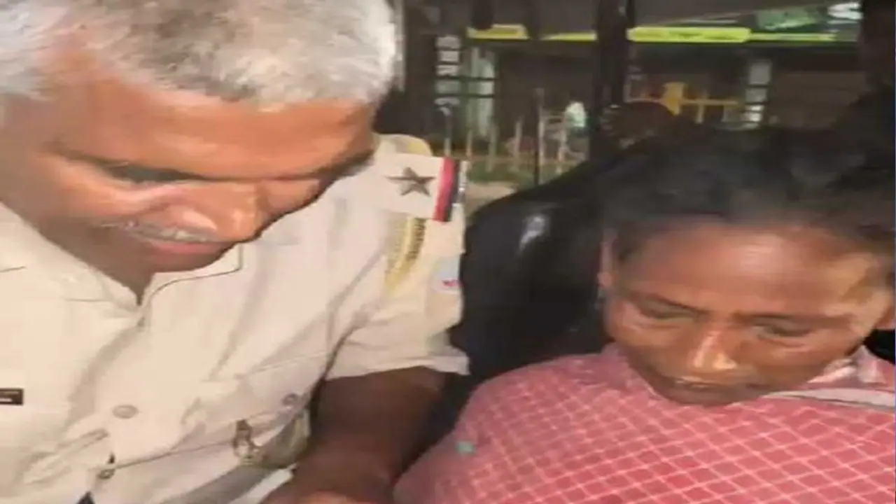 भीख मांगने वाली महिला की ईमानदारी देख पुलिस भी हो गई हैरान, लोगों ने ताली बजाकर किया सैल्यूट