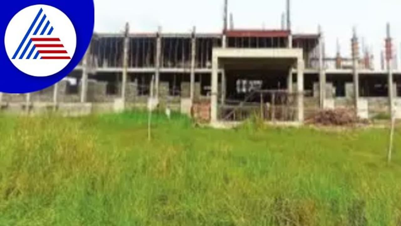 Ballari News: 4 ವರ್ಷ ಕಳೆದರೂ ಆರಂಭವಾಗದ ತಾಲೂಕು ಮಟ್ಟದ ಕಚೇರಿಗಳು Ballari News: 4 ವರ್ಷ ಕಳೆದರೂ ಆರಂಭವಾಗದ ತಾಲೂಕು ಮಟ್ಟದ ಕಚೇರಿಗಳು