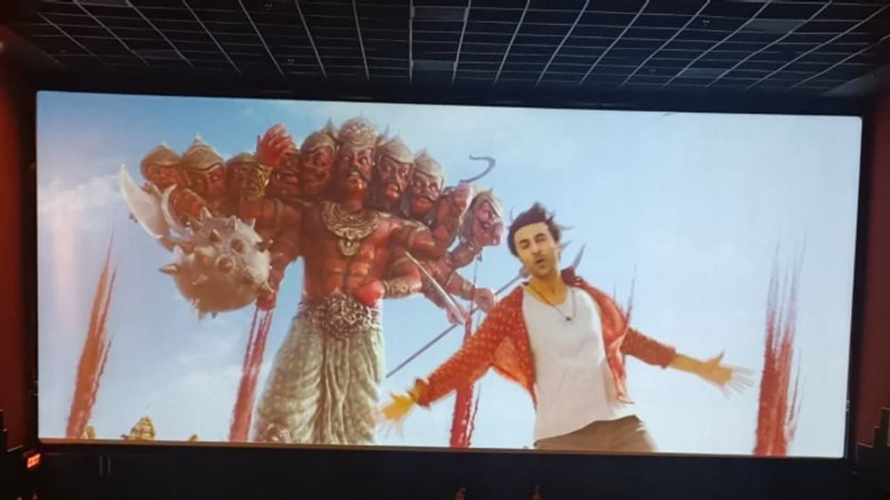 വിമര്ശകരുടെ വായടപ്പിച്ച് 'ബ്രഹ്മാസ്ത്ര'; റിലീസ്ദിന കളക്ഷന് പുറത്തുവിട്ട് നിര്മ്മാതാക്കള് വിമര്ശകരുടെ വായടപ്പിച്ച് 'ബ്രഹ്മാസ്ത്ര'; റിലീസ്ദിന കളക്ഷന് പുറത്തുവിട്ട് നിര്മ്മാതാക്കള്