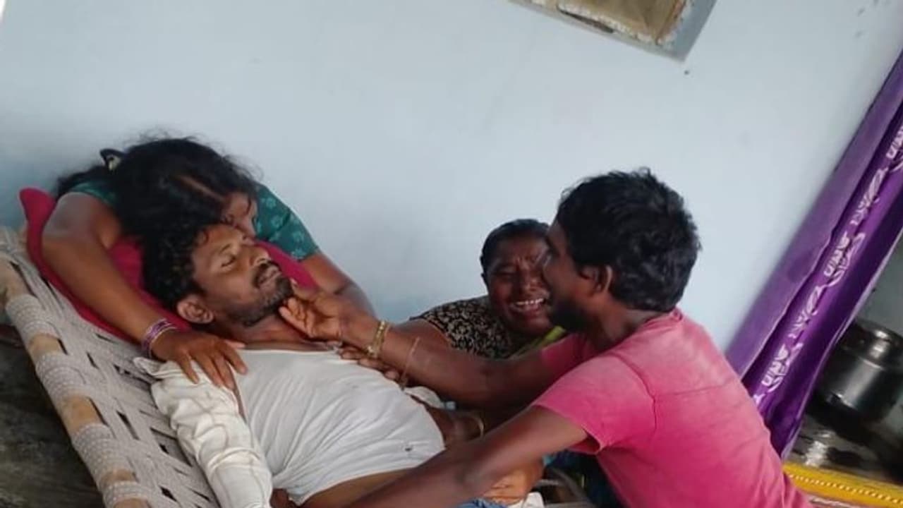 పే స్కేల్ వస్తుందో రాదో అని మనస్తాపం.. నల్గొండ జిల్లాలో వీఆర్ఏ ఆత్మహత్య.. పే స్కేల్ వస్తుందో రాదో అని మనస్తాపం.. నల్గొండ జిల్లాలో వీఆర్ఏ ఆత్మహత్య..