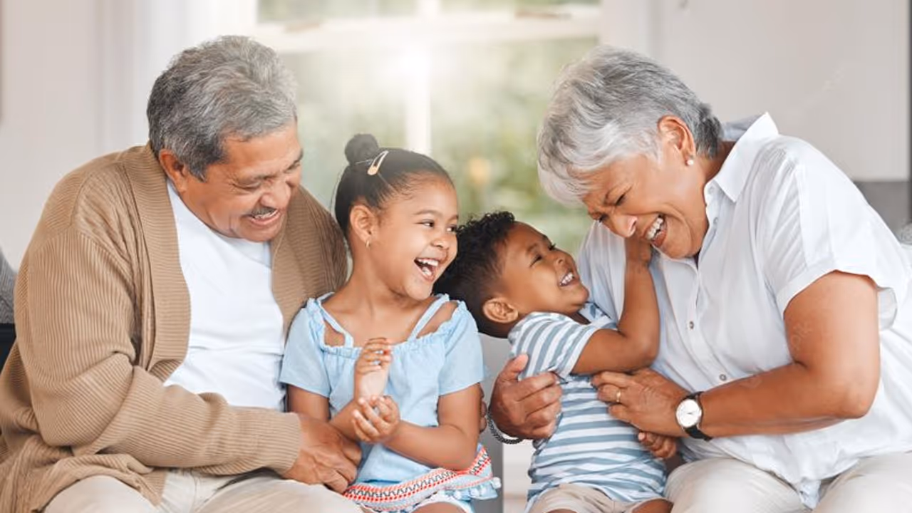 Grandparents Day 2022 : ലോക മുത്തച്ഛന്‍ മുത്തശ്ശി ദിനം ; ഈ ദിനത്തിന്റെ പ്രധാന്യത്തെ കുറിച്ചറിയാം