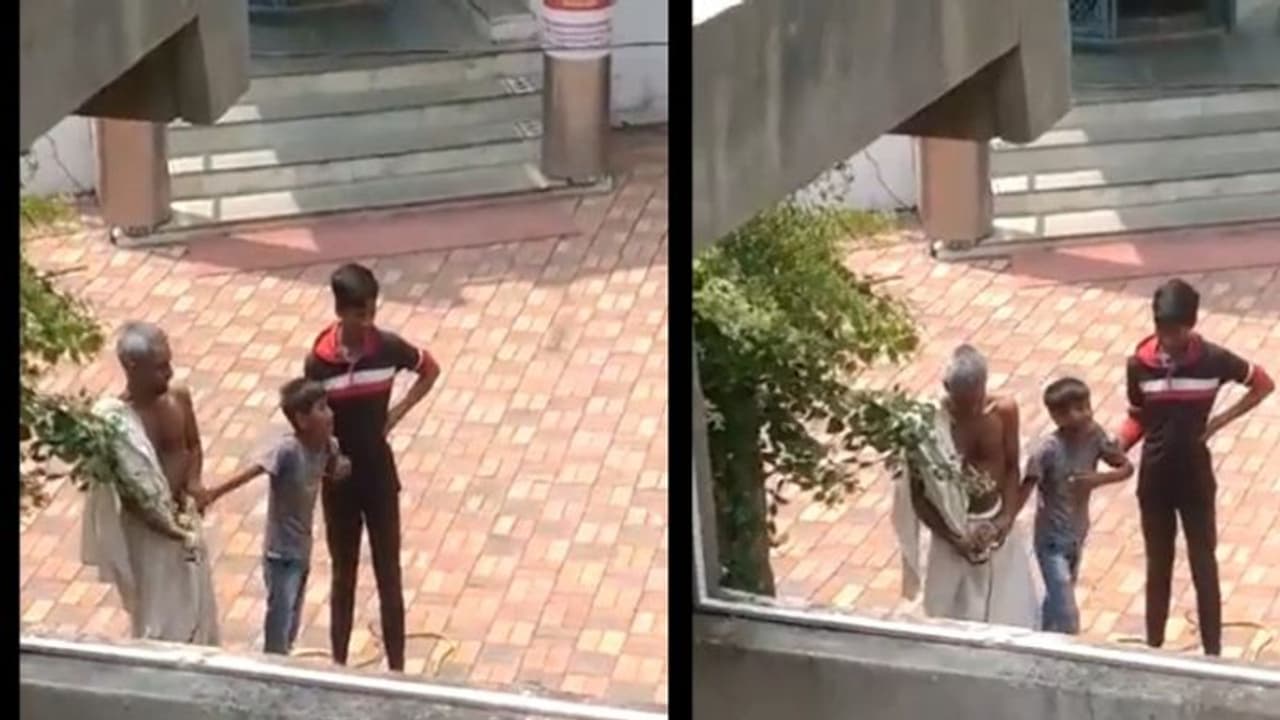 'अकंल छोड़ दो मर जाऊंगा....चीखता रहा 11 साल का मासूम, मध्य प्रदेश के जैन मंदिर में हुई अमानवीय घटना 'अकंल छोड़ दो मर जाऊंगा....चीखता रहा 11 साल का मासूम, मध्य प्रदेश के जैन मंदिर में हुई अमानवीय घटना