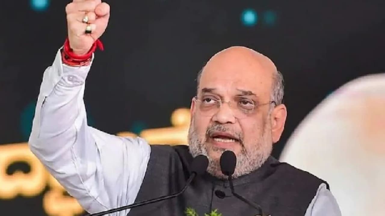 अशोक गहलोत के गढ़ से अमित शाह का राहुल गांधी पर वार: बोले विदेशी टी शर्ट पहनकर देश जोड़ने निकले हैं वो... अशोक गहलोत के गढ़ से अमित शाह का राहुल गांधी पर वार: बोले विदेशी टी शर्ट पहनकर देश जोड़ने निकले हैं वो...