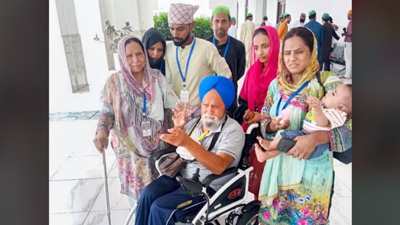 75 year old wait ends: How Amarjit Singh, separated at Partition, reunited with Pakistani sister in Kartarpur