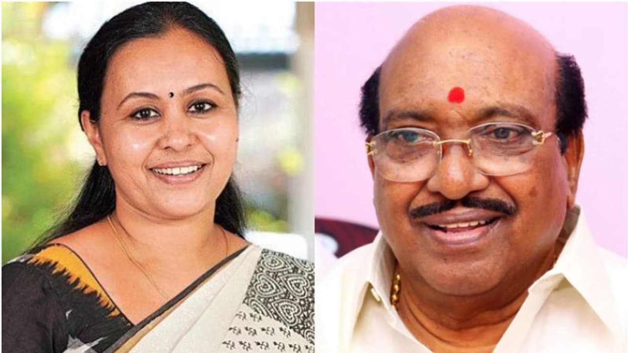 'വീണ മിടുക്കിയായ മന്ത്രി'; വേദിയിലിരുത്തി പ്രശംസിച്ച് വെള്ളാപ്പള്ളി 'വീണ മിടുക്കിയായ മന്ത്രി'; വേദിയിലിരുത്തി പ്രശംസിച്ച് വെള്ളാപ്പള്ളി