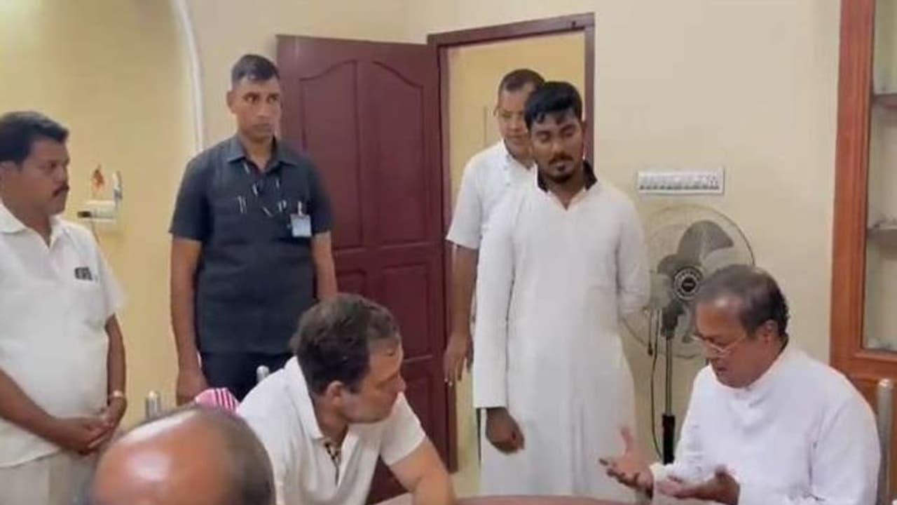 இயேசு மட்டும் தான் உண்மையான கடவுள்.. வம்பில் சிக்கிய பாதிரியார் பொன்னையா கடுப்பான பாஜக ! இயேசு மட்டும் தான் உண்மையான கடவுள்.. வம்பில் சிக்கிய பாதிரியார் பொன்னையா கடுப்பான பாஜக !