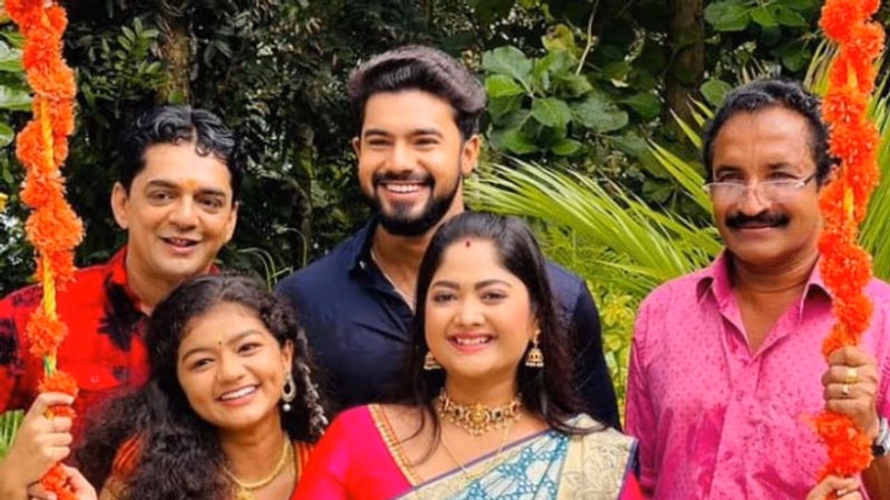 ഊഞ്ഞാലാടി ഓണം ആഘോഷിച്ച് 'മൗനരാഗം' താരങ്ങൾ; ലൊക്കേഷൻ വീഡിയോ പങ്കുവച്ച് ഐശ്വര്യ