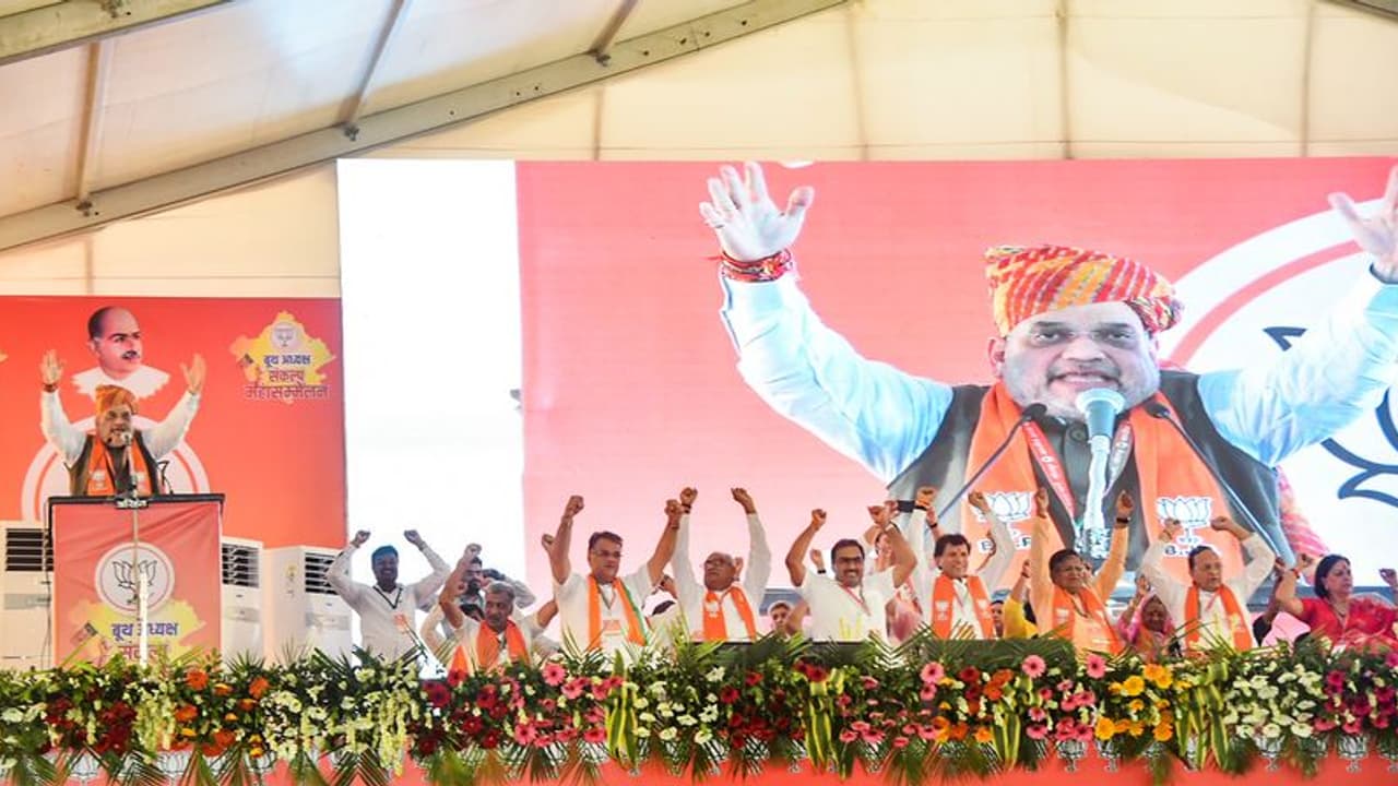 अमित शाह का राहुल गांधी पर कटाक्ष: विदेशी टी शर्ट पहनकर भारत जोड़ने के लिए देश को एकजुट कर रहे