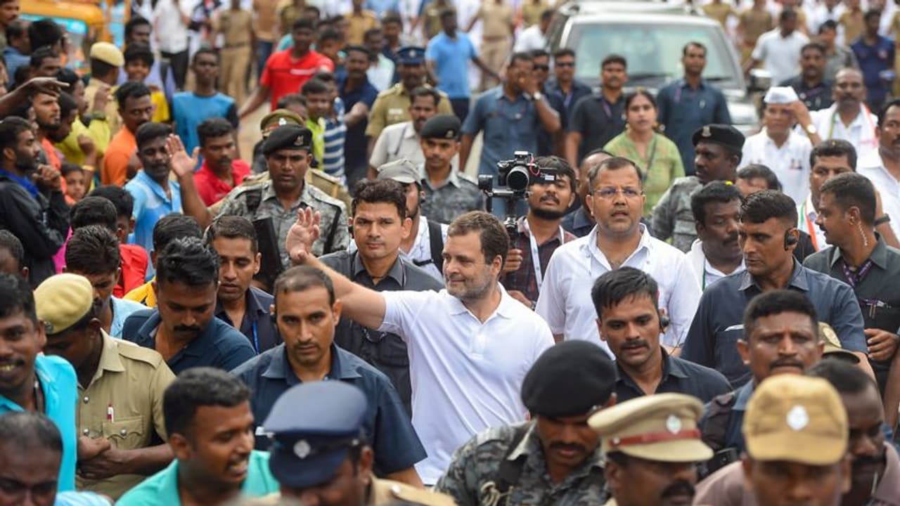 Bharat Jodo Yatra: ಹಿಂದೂ ದೇವರಿಗೆ ರಾಹುಲ್, ಪಾದ್ರಿ ಅವಮಾನ: ಭಾರತ್ ಜೋಡೋ ಯಾತ್ರೆಯಲ್ಲಿ ವಿವಾದ Bharat Jodo Yatra: ಹಿಂದೂ ದೇವರಿಗೆ ರಾಹುಲ್, ಪಾದ್ರಿ ಅವಮಾನ: ಭಾರತ್ ಜೋಡೋ ಯಾತ್ರೆಯಲ್ಲಿ ವಿವಾದ