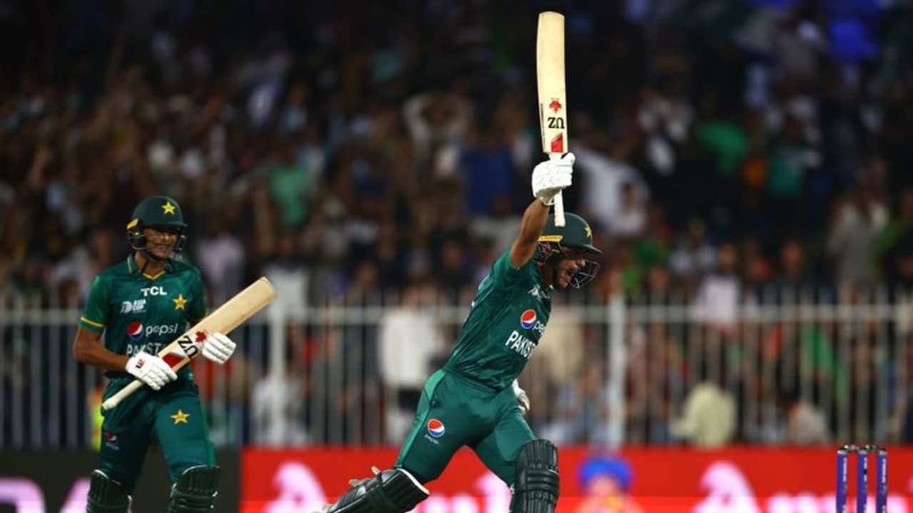 ഏഷ്യാ കപ്പ്: ഇന്ത്യയെയും അഫ്ഗാനെയും പുറത്താക്കിയ രണ്ട് സിക്സറുകള് പറത്തിയ ആ ബാറ്റ് നസീം ഷാ ലേലം ചെയ്യുന്നു ഏഷ്യാ കപ്പ്: ഇന്ത്യയെയും അഫ്ഗാനെയും പുറത്താക്കിയ രണ്ട് സിക്സറുകള് പറത്തിയ ആ ബാറ്റ് നസീം ഷാ ലേലം ചെയ്യുന്നു