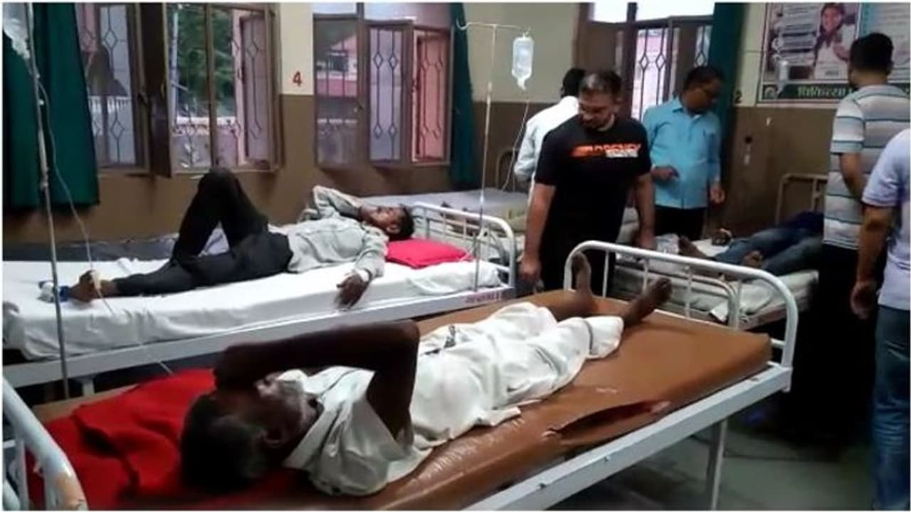 श्राद्ध में परोसा गया 2 दिन पहले बना कांजी बड़ा, खाते ही 50 लोग पहुंच गए हॉस्पिटल,फूड विभाग ने लिए सेंपल श्राद्ध में परोसा गया 2 दिन पहले बना कांजी बड़ा, खाते ही 50 लोग पहुंच गए हॉस्पिटल,फूड विभाग ने लिए सेंपल