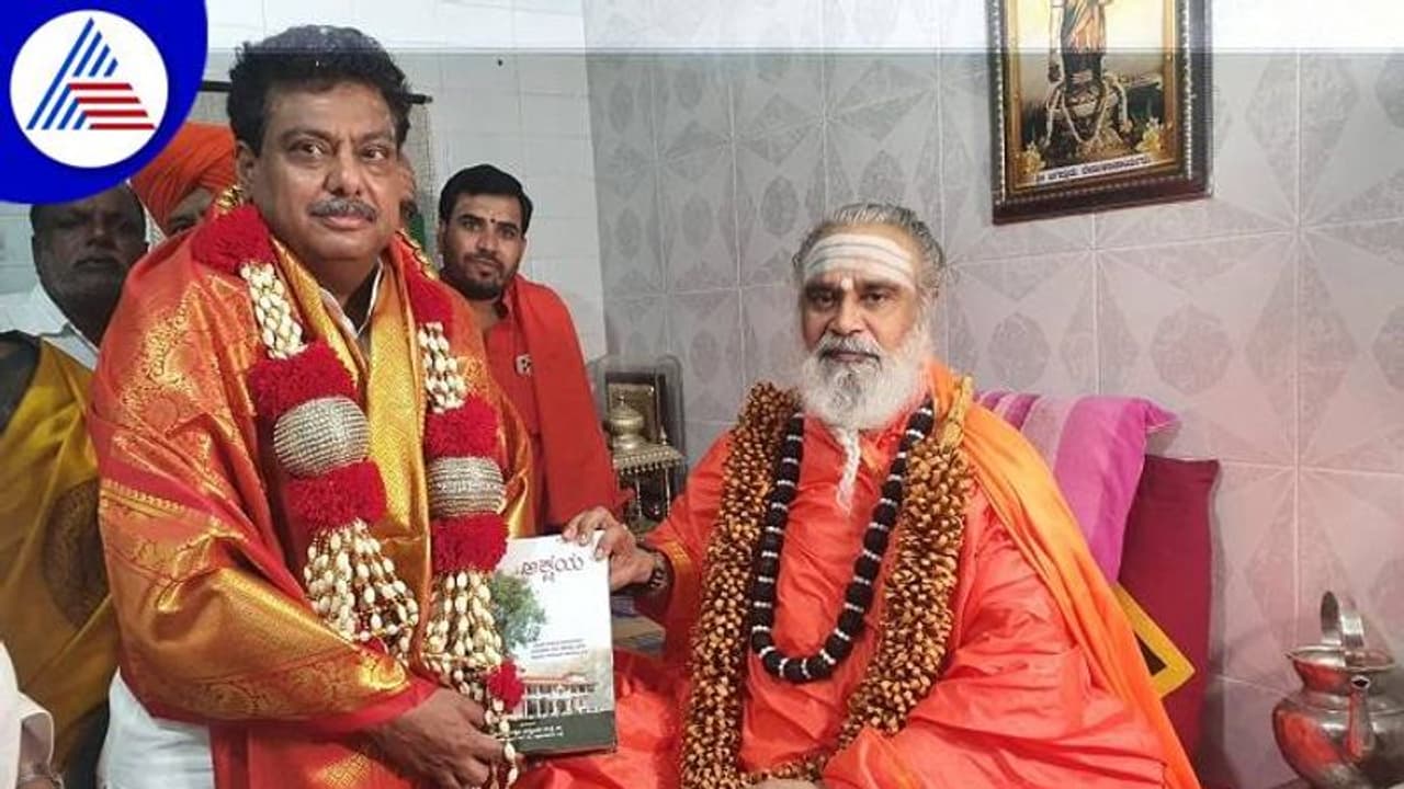 ರಂಭಾಪುರಿ ಶ್ರೀಗಳ ಆಶೀರ್ವಾದ ಪಡೆದ ಎಂ.ಬಿ. ಪಾಟೀಲ್: ಸ್ವಾಮೀಜಿ ಜತೆ ಸುದೀರ್ಘ ಮಾತುಕತೆ