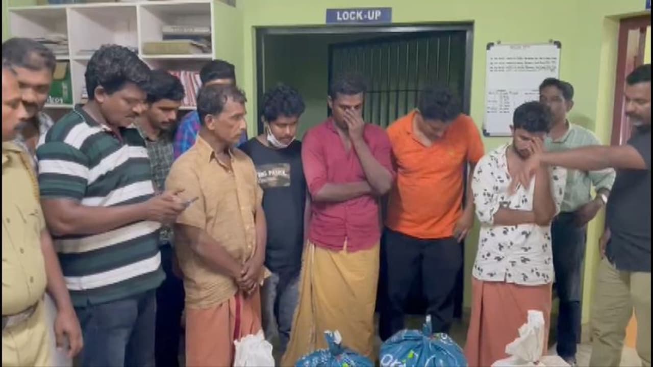 ലോറിയിലുള്ളത് അച്ഛനും മകനും, ആന്ധ്രയിൽ നിന്ന് തൊടുപുഴയ്ക്കുള്ള ലോഡിൽ ഉണ്ടായിരുന്നത് എൺപത് കിലോ കഞ്ചാവ്