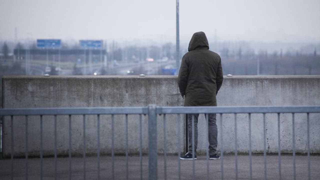 लड़की को Love You बोल 18 साल के छात्र ने छत से लगा दी छलांग, जानें सुसाइड का खौफनाक सच लड़की को Love You बोल 18 साल के छात्र ने छत से लगा दी छलांग, जानें सुसाइड का खौफनाक सच