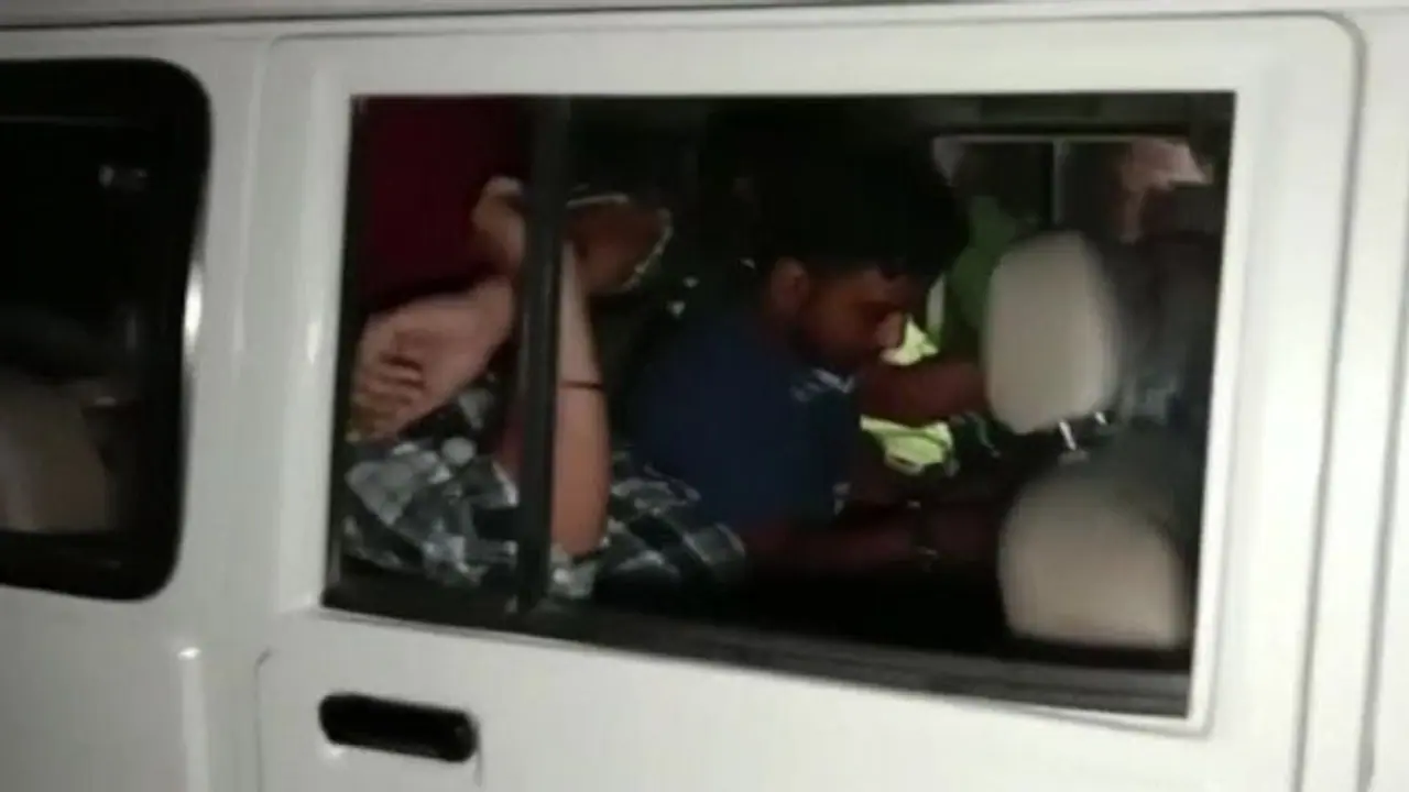 बच्चा चोर समझ नेपाल में सिद्धू मूसेवाला के हत्यारों की जमकर हुई पिटाई, पंजाब पुलिस पकड़कर लाई मानसा बच्चा चोर समझ नेपाल में सिद्धू मूसेवाला के हत्यारों की जमकर हुई पिटाई, पंजाब पुलिस पकड़कर लाई मानसा