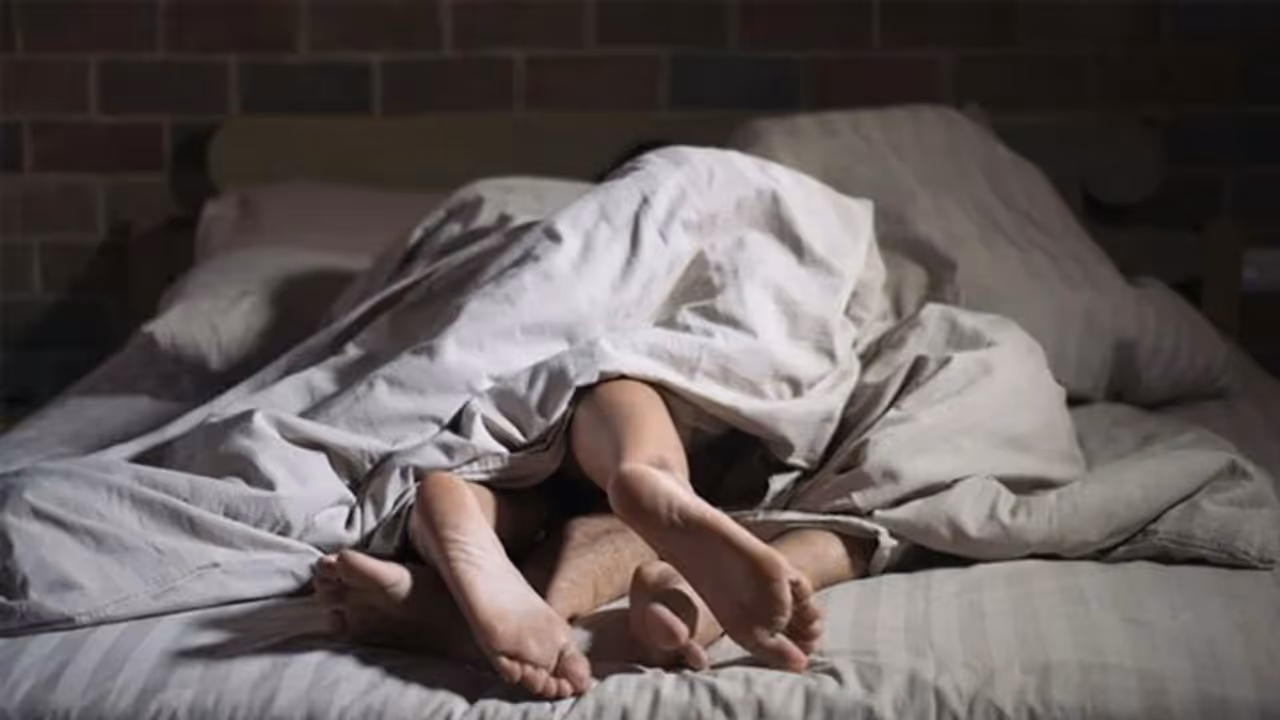 बॉयफ्रेंड संग शादी करना चाहती थी महिला इसलिए पति को ही बना दिया नामर्द, मुंह से काट दिया प्राइवेट पार्ट