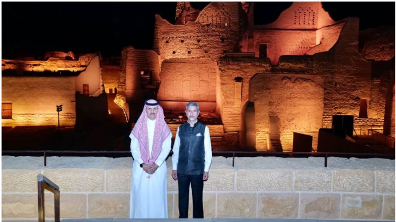 വിദേശകാര്യമന്ത്രി ഡോ. എസ്. ജയശങ്കര് സൗദി അറേബ്യയുടെ പൗരാണിക തലസ്ഥാന നഗരം സന്ദര്ശിച്ചു വിദേശകാര്യമന്ത്രി ഡോ. എസ്. ജയശങ്കര് സൗദി അറേബ്യയുടെ പൗരാണിക തലസ്ഥാന നഗരം സന്ദര്ശിച്ചു