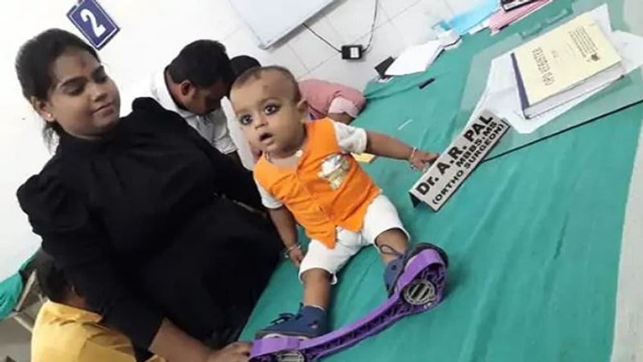 डॉक्टर का महंगा इलाज सुन मां ने धैर्य से किया काम, इस तरह से बेटे का हुआ फ्री में ऑपरेशन डॉक्टर का महंगा इलाज सुन मां ने धैर्य से किया काम, इस तरह से बेटे का हुआ फ्री में ऑपरेशन