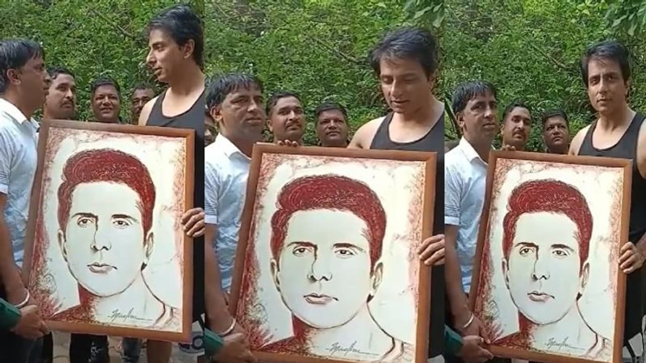 রক্ত দিয়ে সোনু ছবির আঁকল ভক্ত, অভিনেতা বললেন 'এমন অপচয় না করে রক্তটা জীবনদানে দিতে পারতেন' রক্ত দিয়ে সোনু ছবির আঁকল ভক্ত, অভিনেতা বললেন 'এমন অপচয় না করে রক্তটা জীবনদানে দিতে পারতেন'