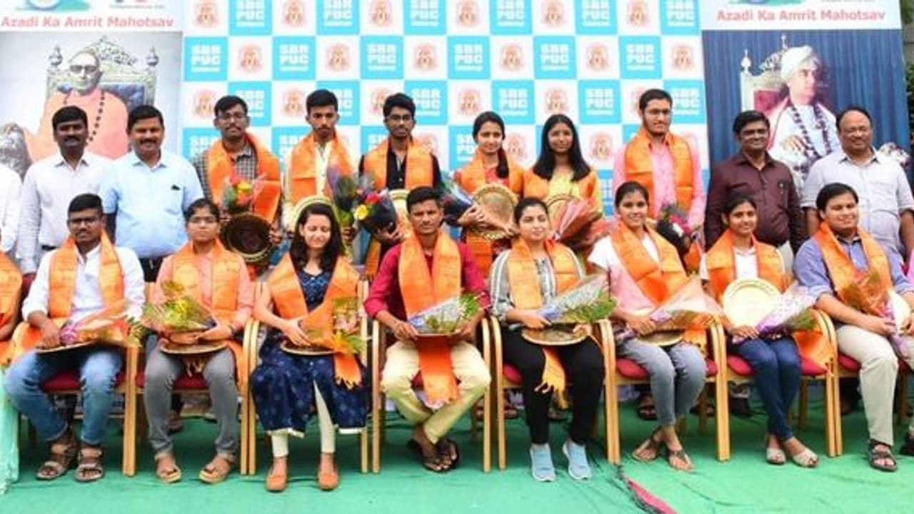 NEET: ಮೊಬೈಲ್‌ ಮುಟ್ಬೇಡಿ, ತರಗತಿ ತಪ್ಪಸಬ್ಯಾಡ್ರಿ, ಕೂಲ್‌ ಆಗಿದ್ದು ಓದ್ರಿ 