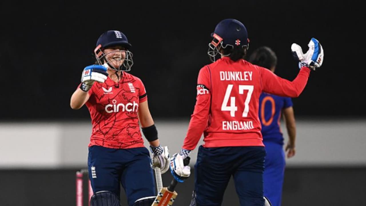 প্রথম টি২০তে ইংল্যান্ডের বিরুদ্ধে লজ্জার হার ভারতের মেয়েদের, ম্য়াচের পর কী বললেন হরমনপ্রীত কউর প্রথম টি২০তে ইংল্যান্ডের বিরুদ্ধে লজ্জার হার ভারতের মেয়েদের, ম্য়াচের পর কী বললেন হরমনপ্রীত কউর