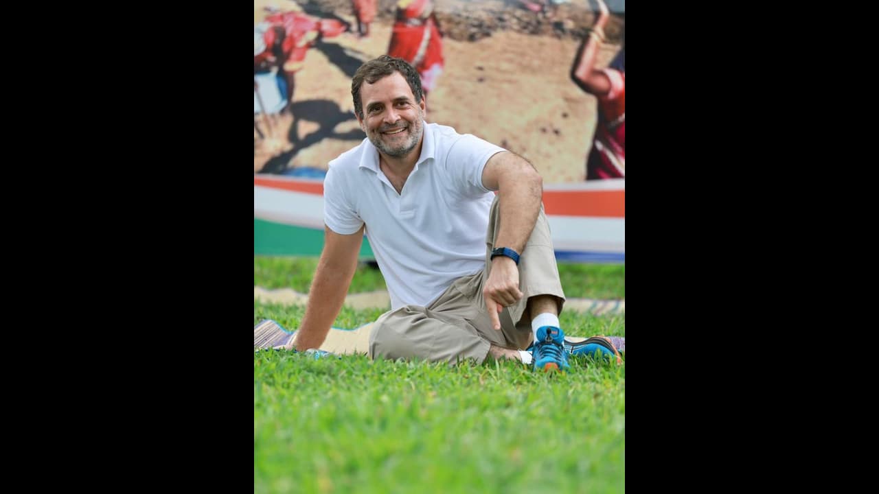 ‘‘తమిళ అమ్మాయినే రాహుల్ గాంధీ పెళ్లి చేసుకుంటారు ’’ యాత్రలో సరదా క్షణాలను ట్వీట్ చేసిన జైరాం రమేష్.. ‘‘తమిళ అమ్మాయినే రాహుల్ గాంధీ పెళ్లి చేసుకుంటారు ’’ యాత్రలో సరదా క్షణాలను ట్వీట్ చేసిన జైరాం రమేష్..