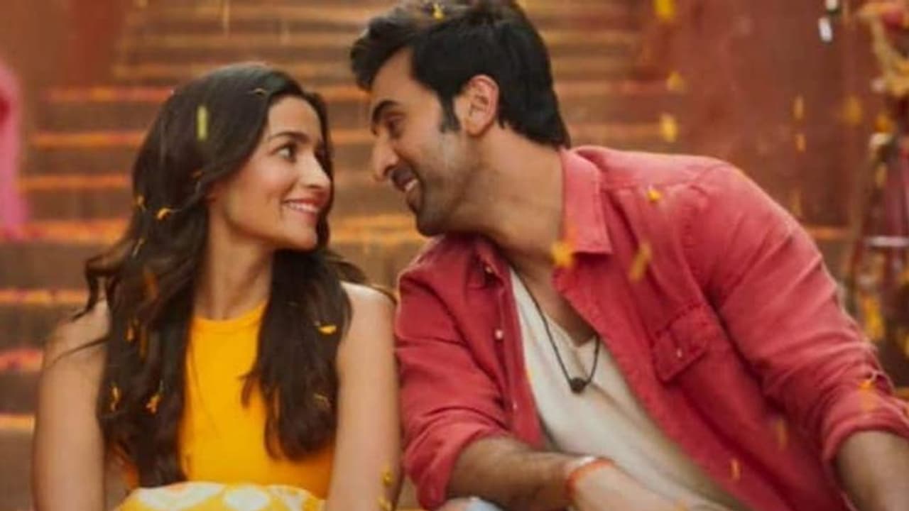 মুক্তির ৭ দিনে ৩০০ কোটি টাকার ব্যবসা, রণবীর আলিয়ার'ব্রহ্মাস্ত্র' কতটা হিটের তকমা পেল? মুক্তির ৭ দিনে ৩০০ কোটি টাকার ব্যবসা, রণবীর আলিয়ার'ব্রহ্মাস্ত্র' কতটা হিটের তকমা পেল?