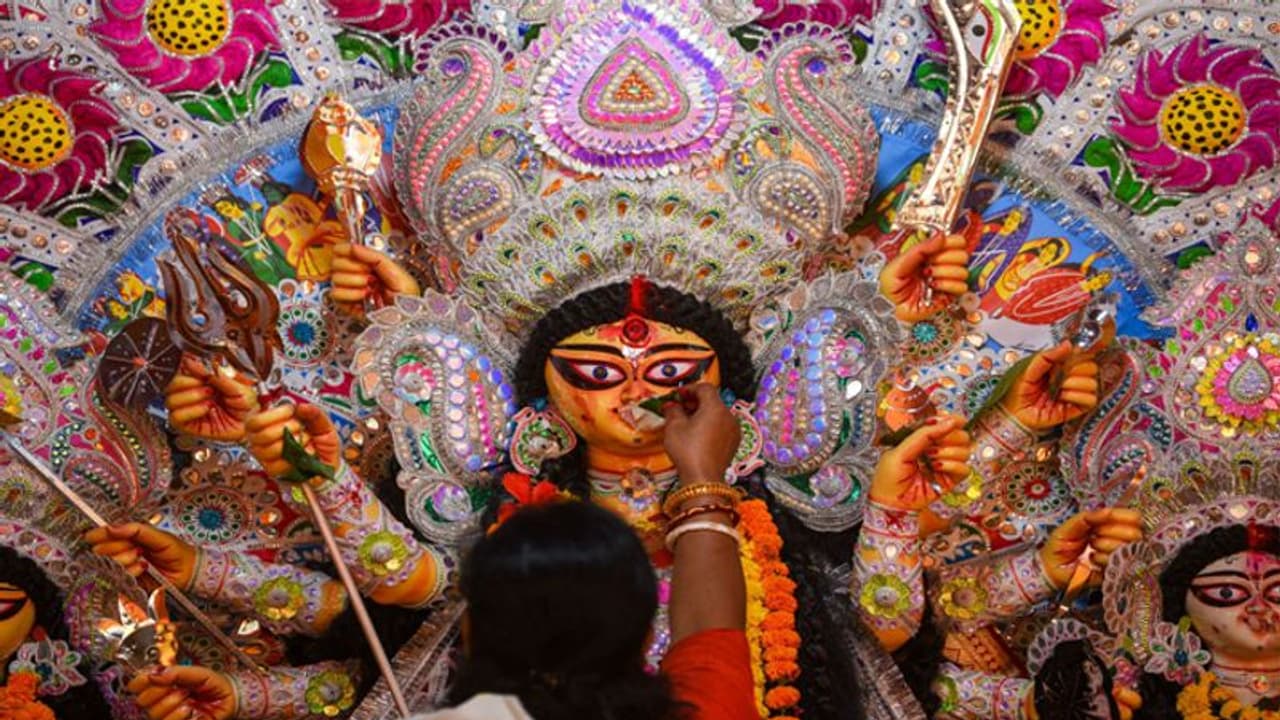 Navratri Recipe: नवरात्रि में क्यों बनाएं जाते हैं काले चने, जानें इसे बनाने का आसान तरीका Navratri Recipe: नवरात्रि में क्यों बनाएं जाते हैं काले चने, जानें इसे बनाने का आसान तरीका