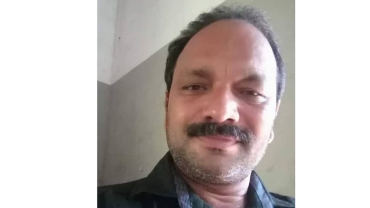 കെട്ടിടത്തിൽനിന്നു വീണ് മരിച്ച പ്രവാസി മലയാളിയുടെ മൃതദേഹം നാട്ടിലെത്തിച്ചു കെട്ടിടത്തിൽനിന്നു വീണ് മരിച്ച പ്രവാസി മലയാളിയുടെ മൃതദേഹം നാട്ടിലെത്തിച്ചു