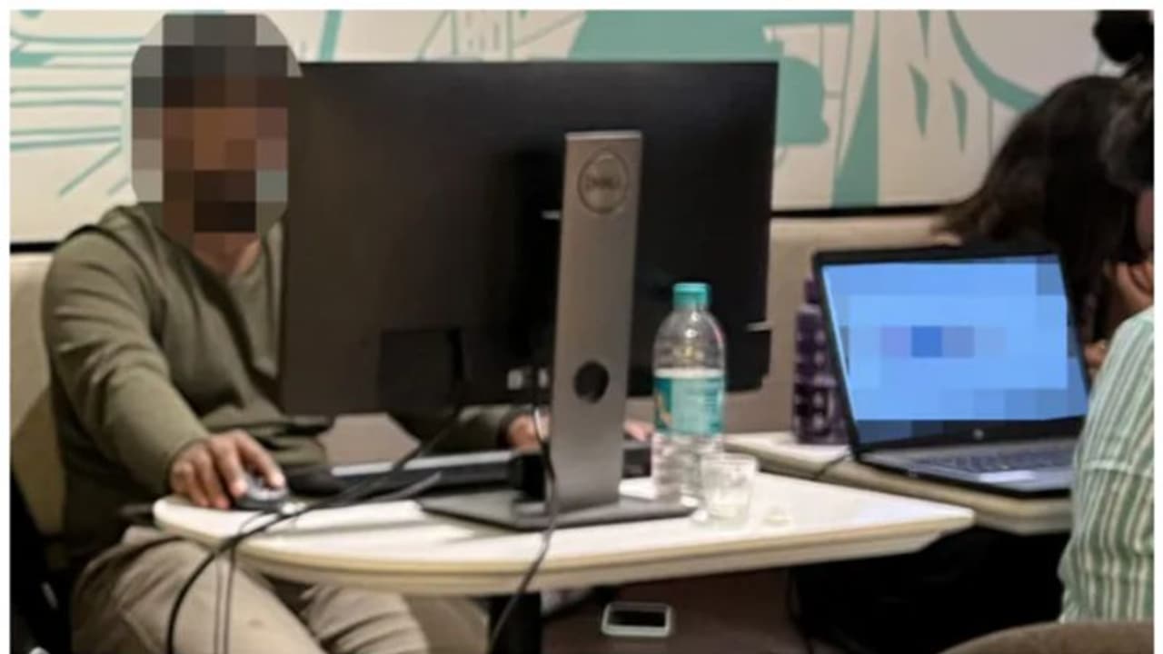 ഇതെന്താ കോഫീഷോപ്പോ ഓഫീസോ? വൈറലായി ബം​ഗളൂരുവിൽ നിന്നുള്ള ചിത്രം, വിമർശനങ്ങളും ശക്തം