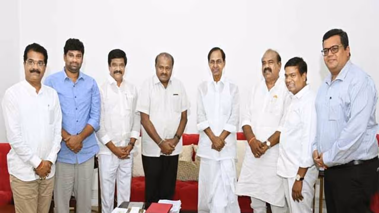 కేసీఆర్‌తో మూడు గంటల పాటు కుమారస్వామి భేటీ: జాతీయ రాజకీయాలపై చర్చ