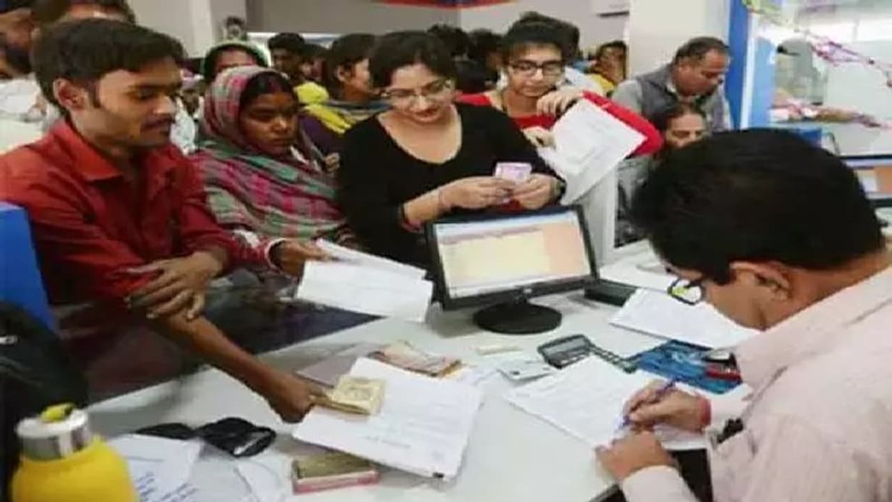 ಬ್ಯಾಂಕ್ ಹುದ್ದೆಗಳೂ ಕನ್ನಡಿಗರಿಗೆ ಮರೀಚಿಕೆ..! ಬ್ಯಾಂಕ್ ಹುದ್ದೆಗಳೂ ಕನ್ನಡಿಗರಿಗೆ ಮರೀಚಿಕೆ..!