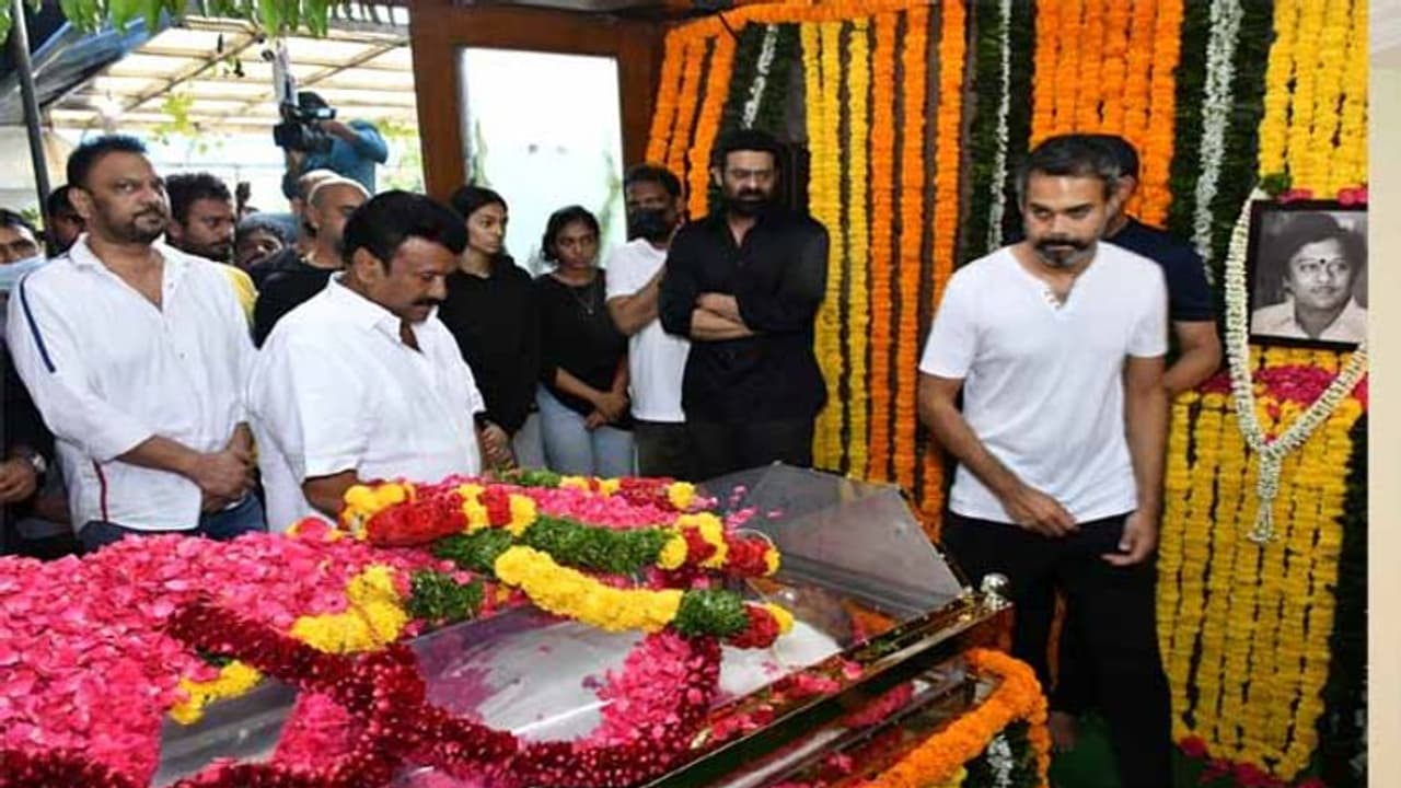 కృష్ణంరాజు మరణం తెలుగు సినీ పరిశ్రమకు తీరనిలోటు: తలసాని శ్రీనివాస్ యాదవ్ కృష్ణంరాజు మరణం తెలుగు సినీ పరిశ్రమకు తీరనిలోటు: తలసాని శ్రీనివాస్ యాదవ్