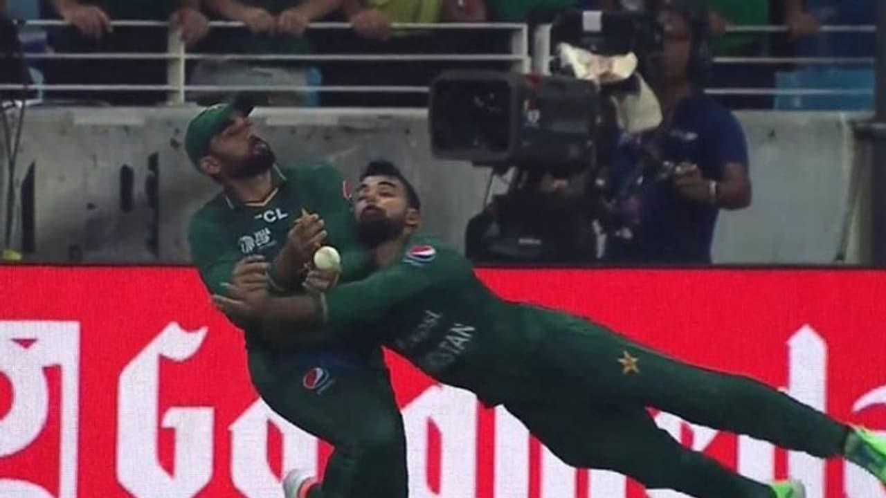 ഫീല്‍ഡിംഗിനിടെ വിണ്ടും മണ്ടത്തരം! ഷദാബ് ഖാനും ആസിഫ് അലിയും കൂട്ടിയിടിച്ചു; ഔട്ടെന്നുറച്ച പന്ത് സിക്‌സ് വീഡിയോ