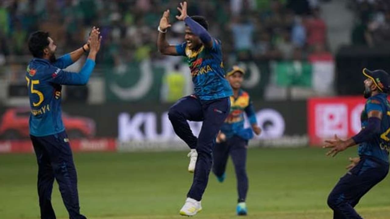 Asia Cup 2022: ಪಾಕಿಸ್ತಾನಕ್ಕೆ ಸ್ಪಿನ್ ಬಲೆ, ಏಷ್ಯಾಕಪ್ಗೆ ಶ್ರೀಲಂಕಾ ದೊರೆ! Asia Cup 2022: ಪಾಕಿಸ್ತಾನಕ್ಕೆ ಸ್ಪಿನ್ ಬಲೆ, ಏಷ್ಯಾಕಪ್ಗೆ ಶ್ರೀಲಂಕಾ ದೊರೆ!