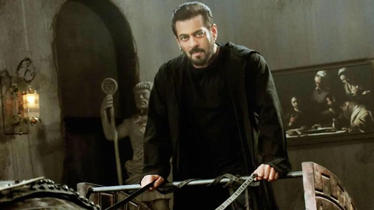 BIGG BOSS : सलमान खान की फीस में हुई कटौती, OTT वर्जन भी हुआ बंद! जानिए आखिर क्या है वजह BIGG BOSS : सलमान खान की फीस में हुई कटौती, OTT वर्जन भी हुआ बंद! जानिए आखिर क्या है वजह